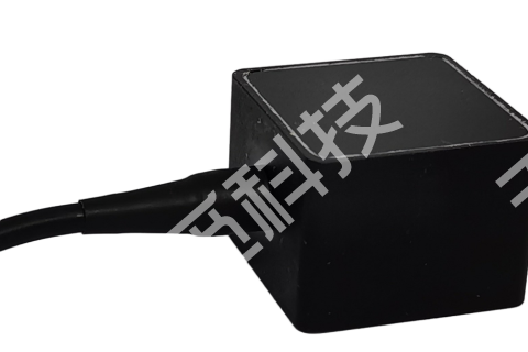 电容式加速度传感器